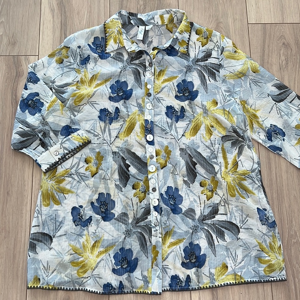 Ethyl Clothing 3/4 Sleeve Mismatched Buttons Floral Button Down Shirt